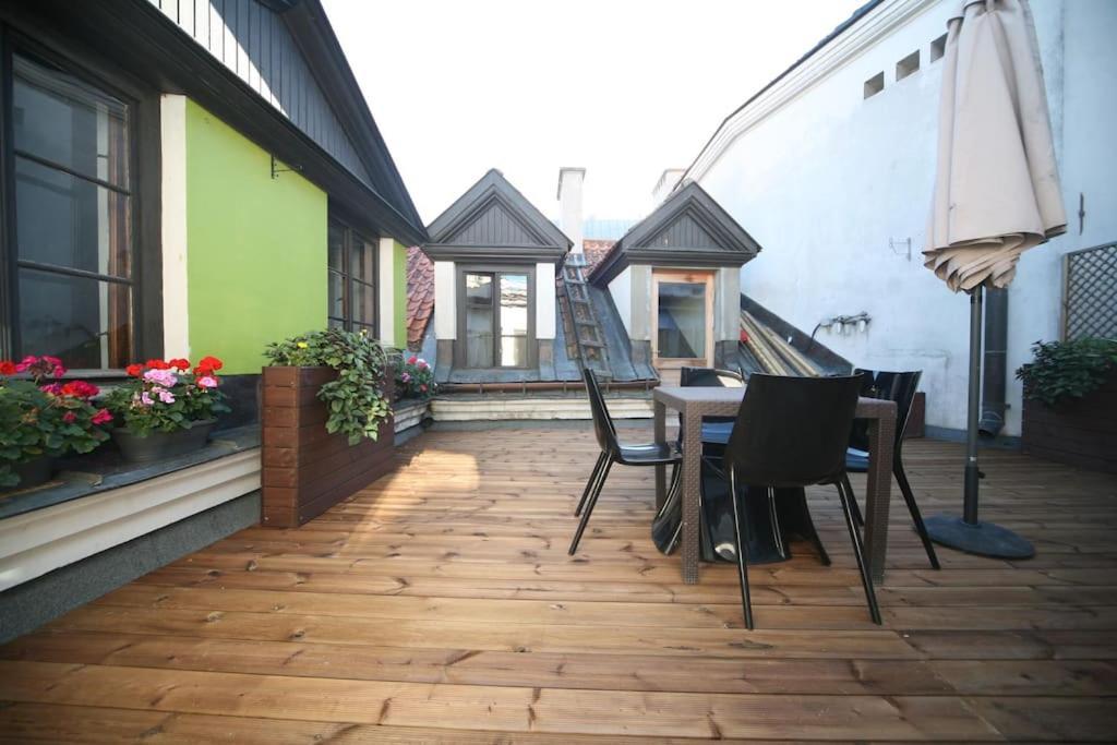 Two Bedroom / Old Town With Private Terrace Рига Экстерьер фото